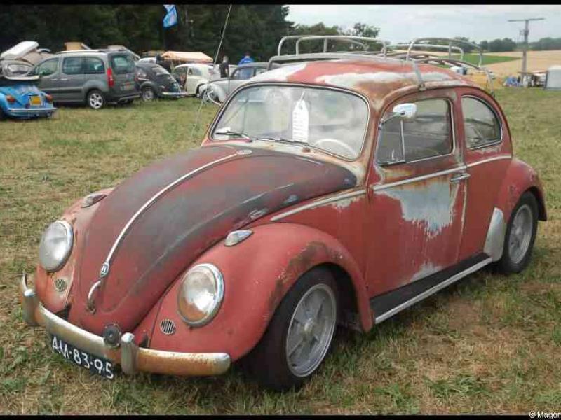 Luxbug 2010: ржавый Волксваген-бета в люксембургском поле