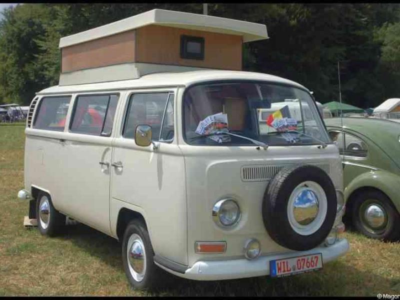 Luxbug 2010: кремовый VW T2 с домиком на крыше в Люксембурге