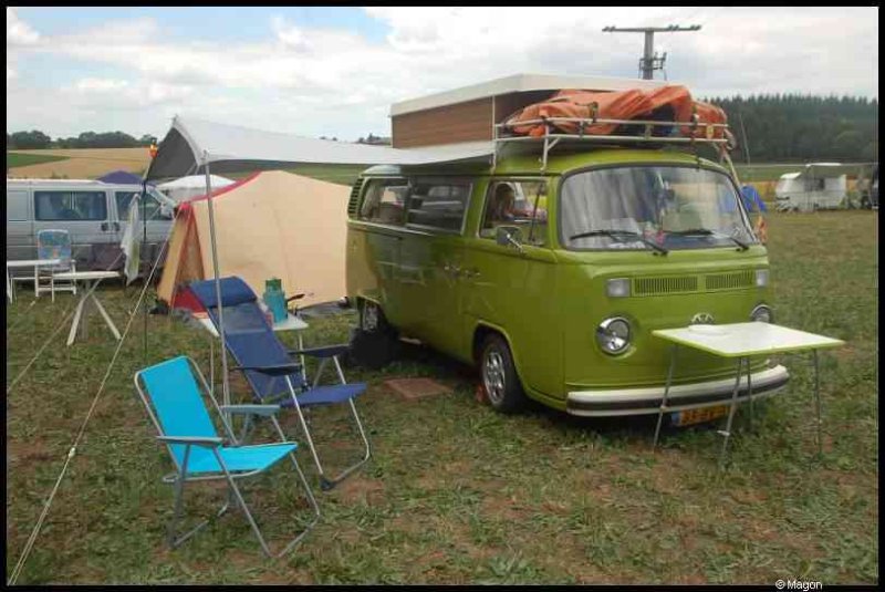 Luxbug 2010: зелёный фургон VW с домиком на крыше в Люксембурге