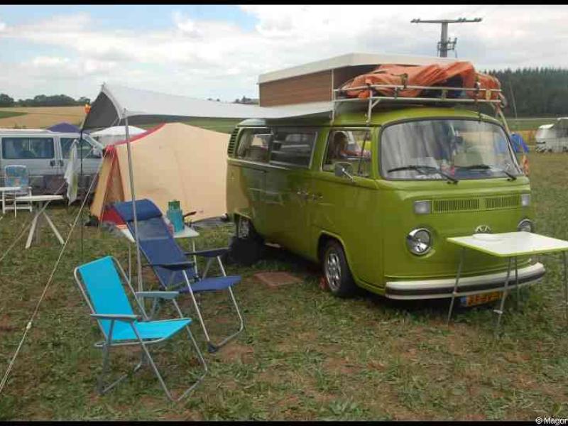 Luxbug 2010: зелёный фургон VW с домиком на крыше в Люксембурге