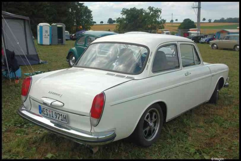 Luxbug 2010: белый Auto Union 1000 в люксембургском поле