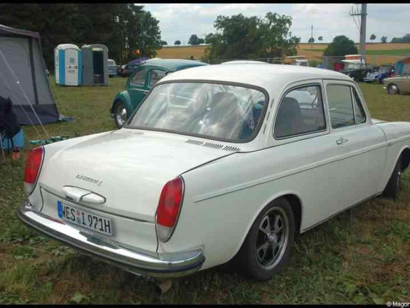 Luxbug 2010: белый Auto Union 1000 в люксембургском поле