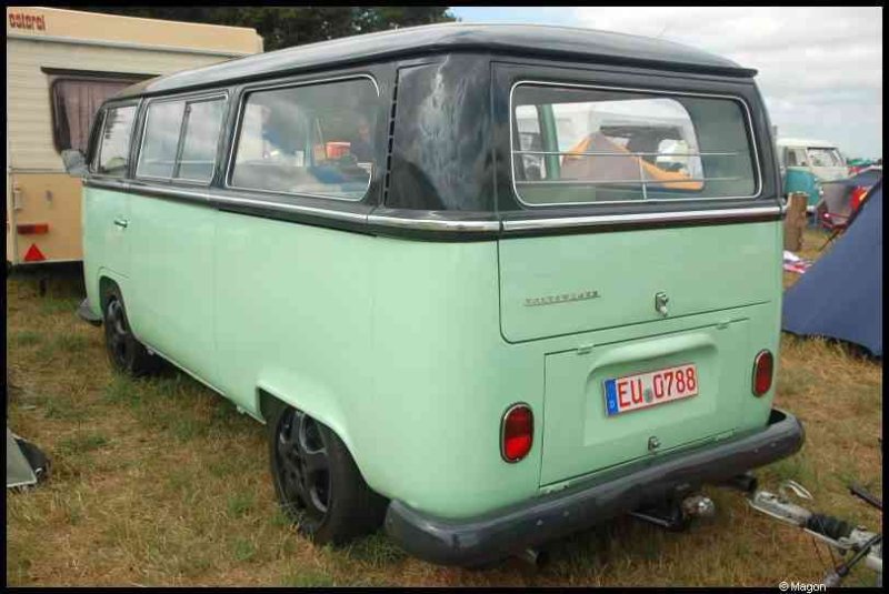 Luxbug 2010: мятно-зелёный VW Type 2 в люксембургском поле