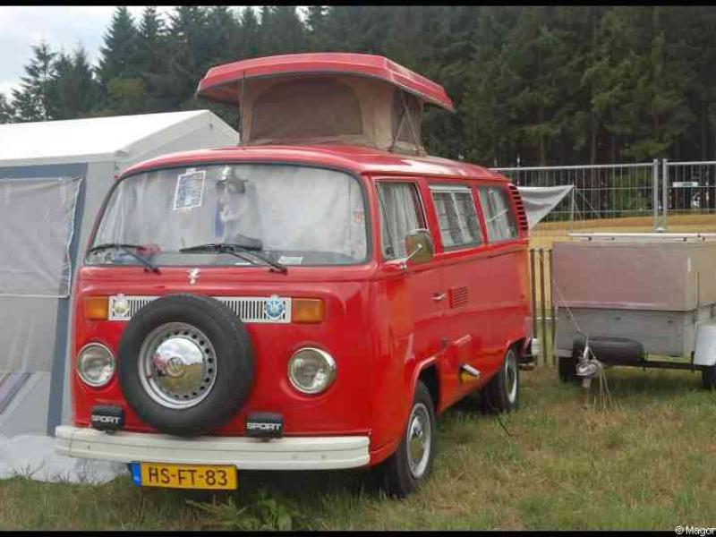Luxbug 2010: красный VW T2 с кемпинг-капотом в Люксембурге