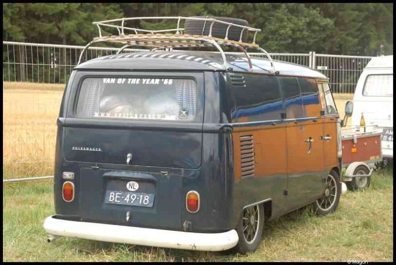 Luxbug 2010: VW Type 2 в двухцветной окраске с надписью «VAN OF THE YEAR '66»