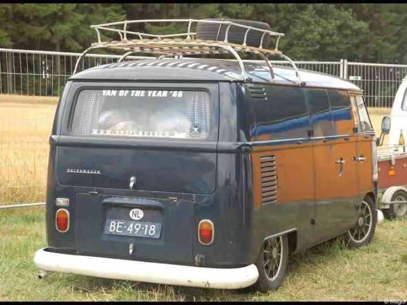 Luxbug 2010: VW Type 2 в двухцветной окраске с надписью «VAN OF THE YEAR '66»