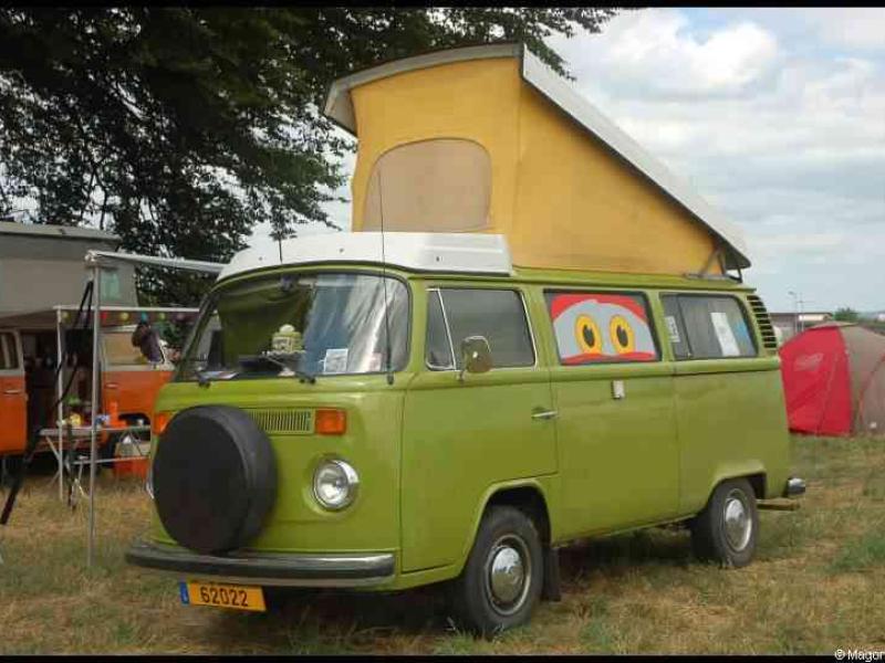 Luxbug 2010: зелёный фургон с желтым кемпинг-капотом в Люксембурге