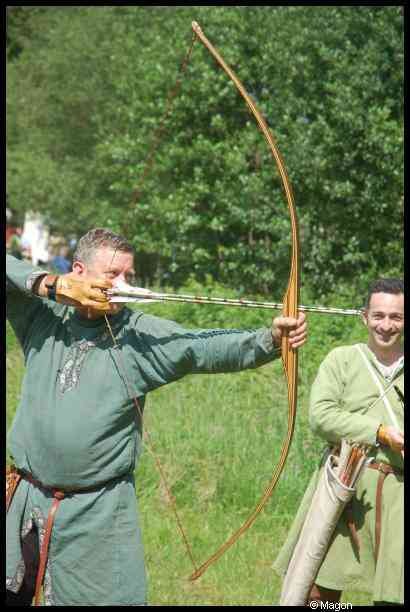 Medieval Festival Useldange, Люксембург: традиционный лук из рога и дерева в действии