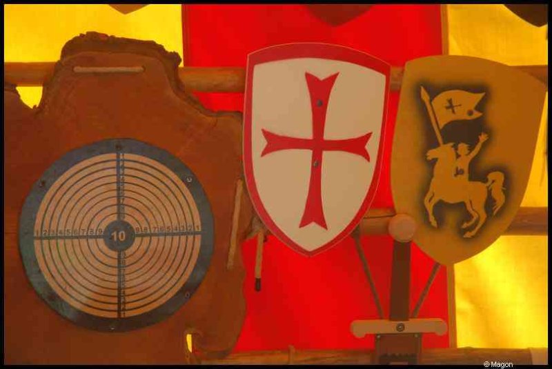 Medieval Festival Useldange, Люксембург: щиты и мишень для стрельбы из лука