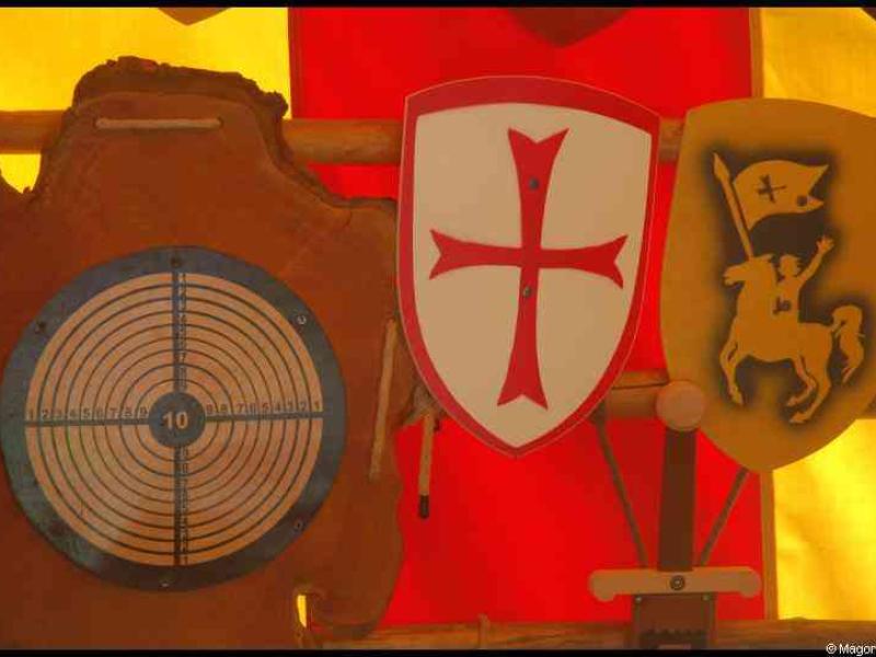 Medieval Festival Useldange, Люксембург: щиты и мишень для стрельбы из лука