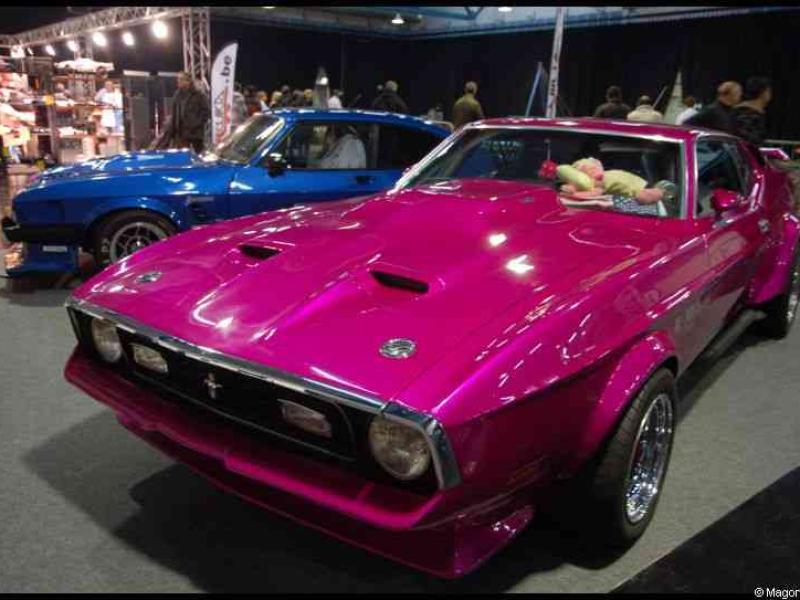 Motorshow 2010 в Люксембурге: ярко-розовый Ford Mustang с кузовом «в стиле 70-х»