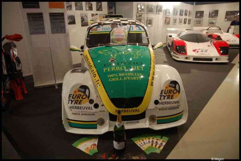 Motorshow 2010 в Люксембурге: VW Beetle с логотипами Eurotyre и Perro Juet