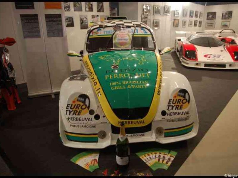 Motorshow 2010 в Люксембурге: VW Beetle с логотипами Eurotyre и Perro Juet
