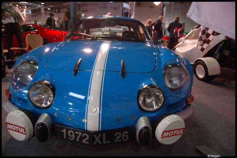 Motorshow 2010, Люксембург: синий Alpine A110 с полосами и Motul-бампером