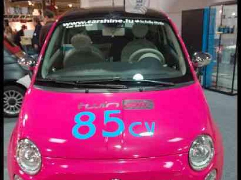 Motorshow 2010 в Люксембурге: розовый Fiat 500 с надписью «85 cv»