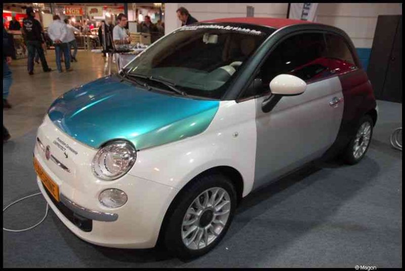 Motorshow 2010 в Люксембурге: Fiat 500 с градиентной окраской и надписью на лобовом стекле