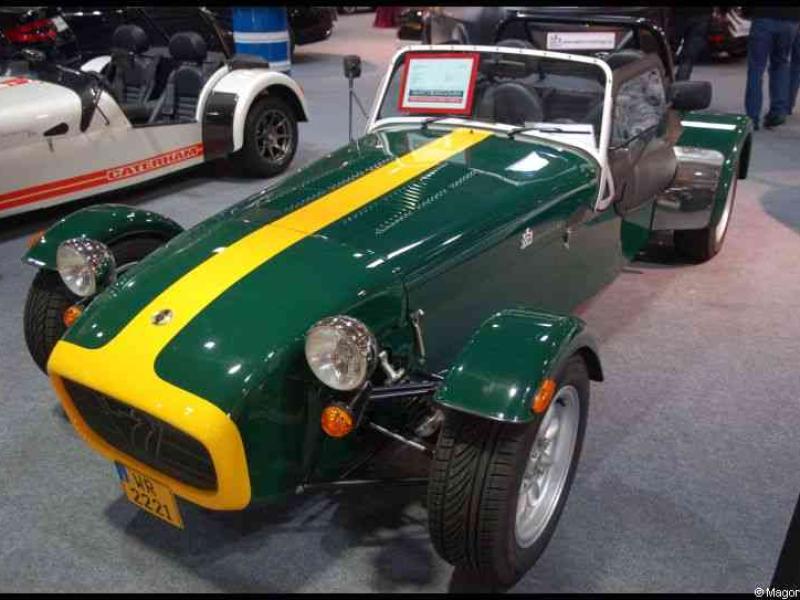 Motorshow 2010 в Люксембурге: зелёный купе с жёлтой полосой