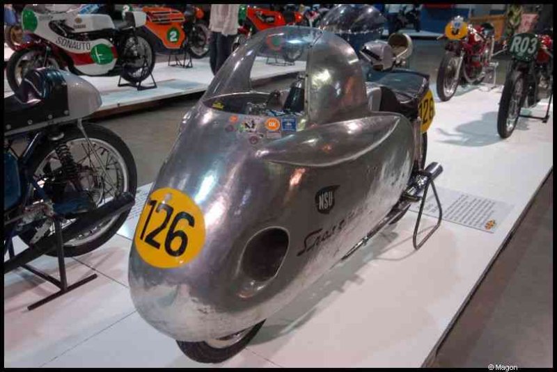 Motorshow 2010 в Люксембурге: серебристый мотоцикл с номером 126