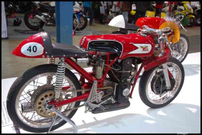 Motorshow 2010, Люксембург: красный мотоцикл с номером 40