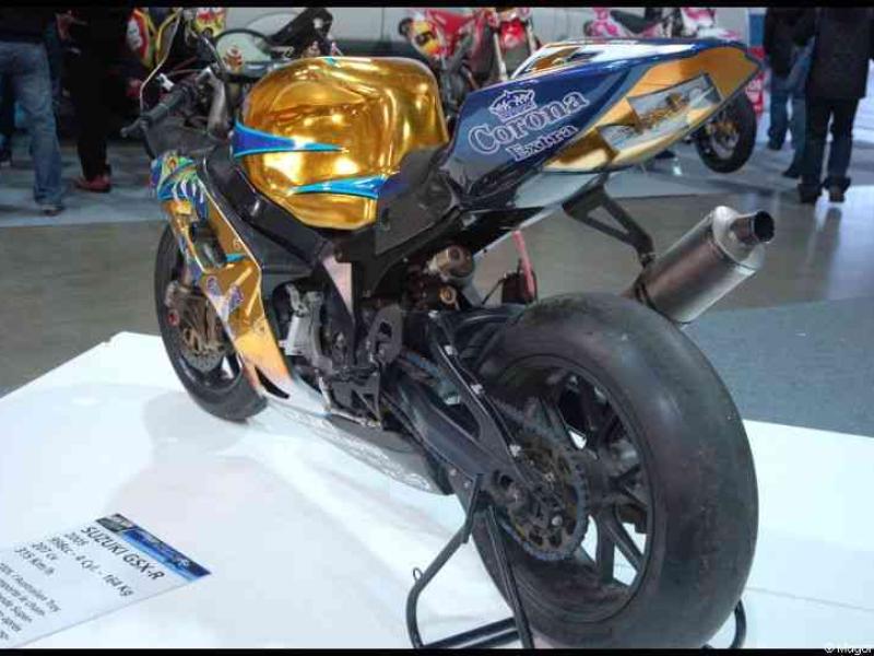 Motorshow 2010 в Люксембурге: Suzuki GSA-R с золотистым баком и логотипом Corona Extra