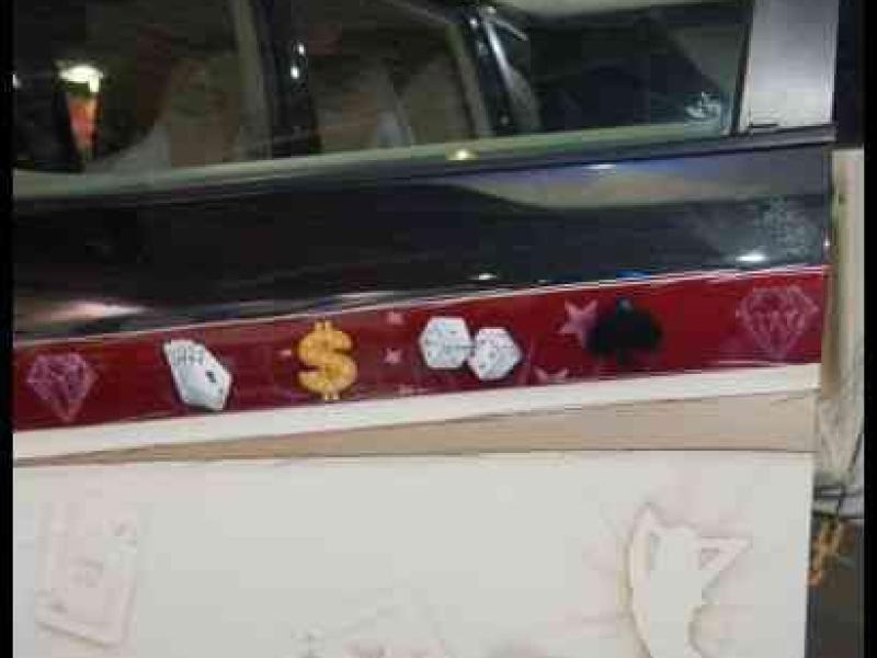 Motorshow 2010, Люксембург: дверь автомобиля с покерной тематикой