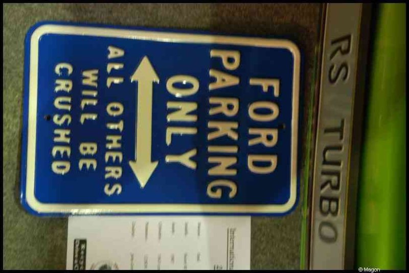 Motorshow 2010, Люксембург: табличка «Ford Parking Only» и предупреждение «All others will be crushed»