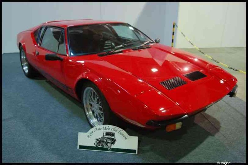 Люксембургский Motorshow 2010: красный De Tomaso Pantera на выставке