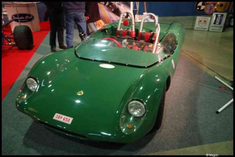 Motorshow 2010 в Люксембурге: зелёный гоночный автомобиль с номером OBF 658