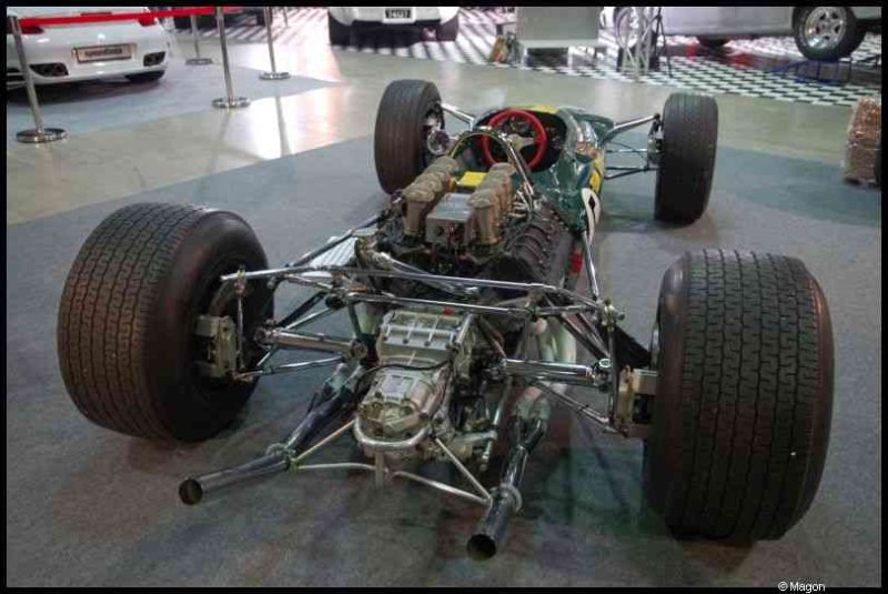 Motorshow 2010 в Люксембурге: зелёный болид с открытым двигателем