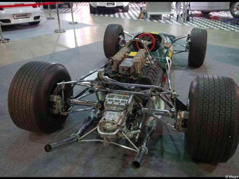 Motorshow 2010 в Люксембурге: зелёный болид с открытым двигателем