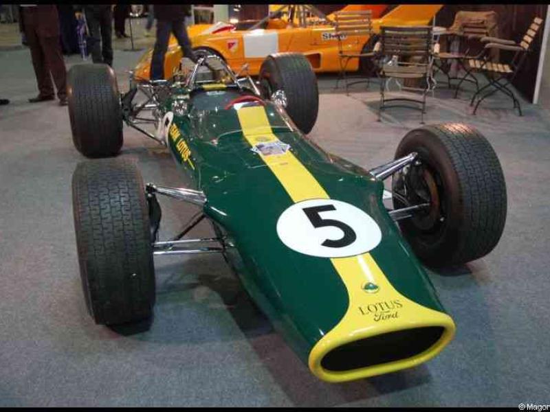 Motorshow 2010 в Люксембурге: зелёный Lotus с номером 5