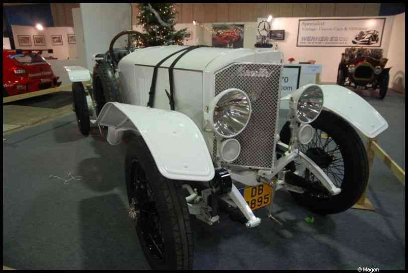 Motorshow 2010 в Люксембурге: белый Lancia из эпохи ранних гонок