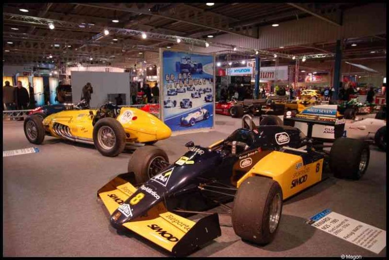 Motorshow 2010 в Люксембурге: желтые гоночные машины и панель «50 ans de Formule 1»