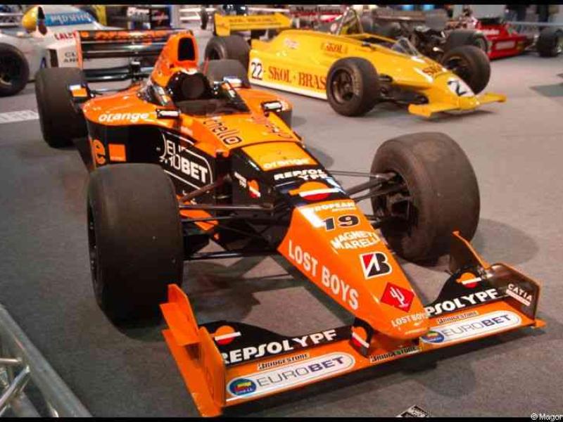 Motorshow 2010 в Люксембурге: оранжевый Formule 3000 с надписью «LOST BOYS»