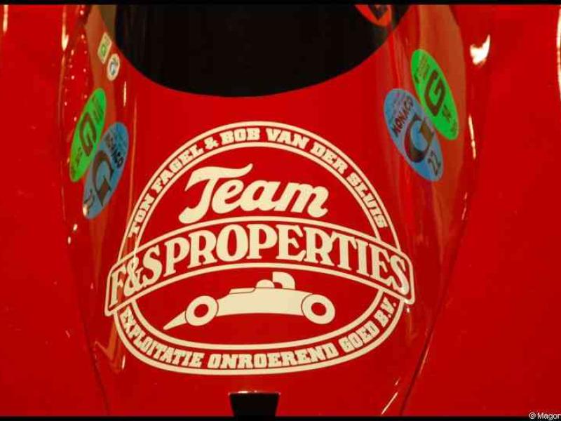 Motorshow 2010, Люксембург: красный болид с эмблемой Team F&S Properties