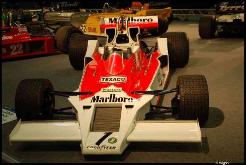 Motorshow 2010 в Люксембурге: красно-белый McLaren с логотипом Texaco и Marlboro