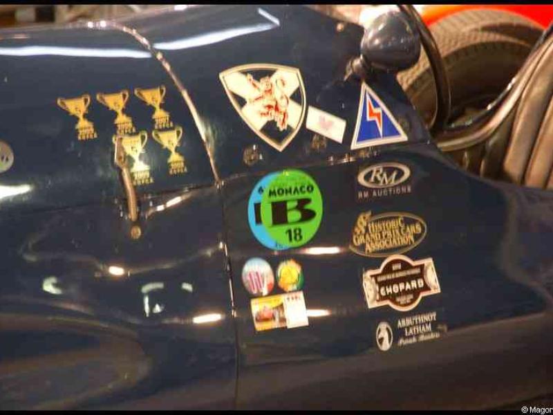 Motorshow 2010, Люксембург: борт гоночного автомобиля с эмблемами и кубками
