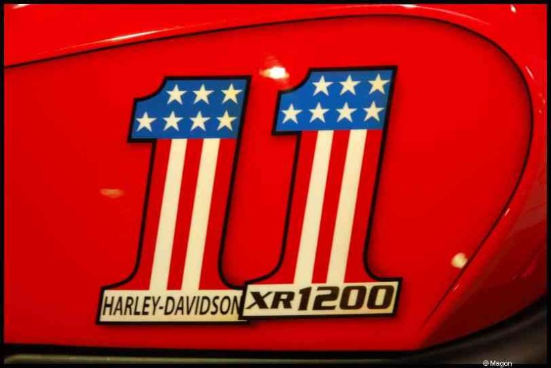 Motorshow 2010, Люксембург: Harley-Davidson XR1200 с цифрами «11» в стиле флага США
