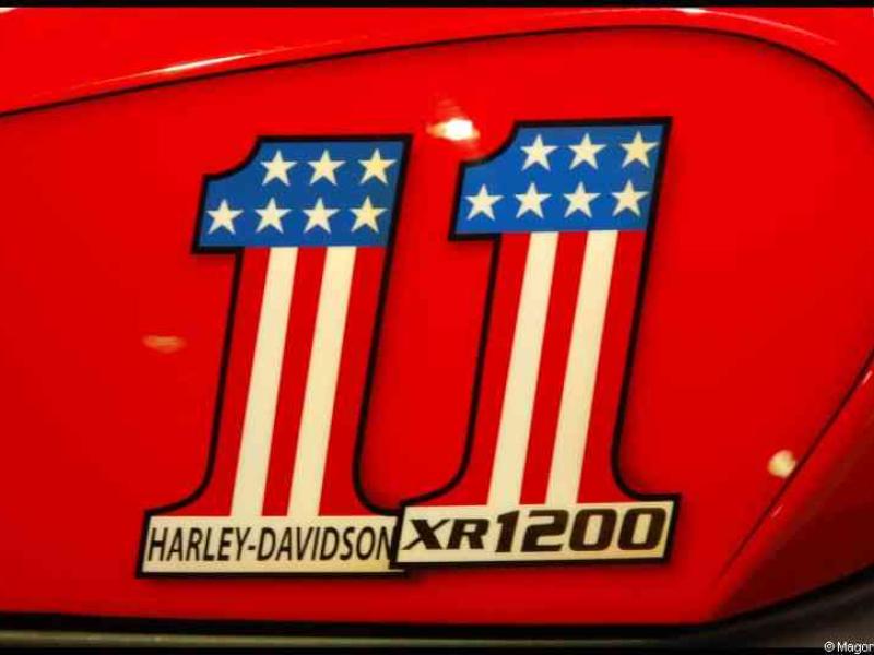 Motorshow 2010, Люксембург: Harley-Davidson XR1200 с цифрами «11» в стиле флага США