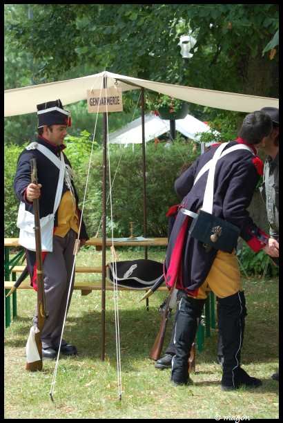 Napoleonic Bivouac в Люксембурге: генерал-майор и солдаты в полевой лагере