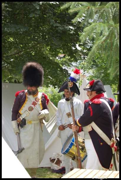 Napoleonic Bivouac в Люксембурге: солдаты в мундирах эпохи Наполеона у палаток