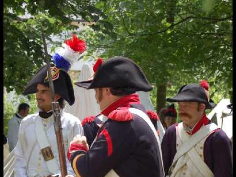 Napoleonic Bivouac в Люксембурге: солдаты в мундирах эпохи Наполеона