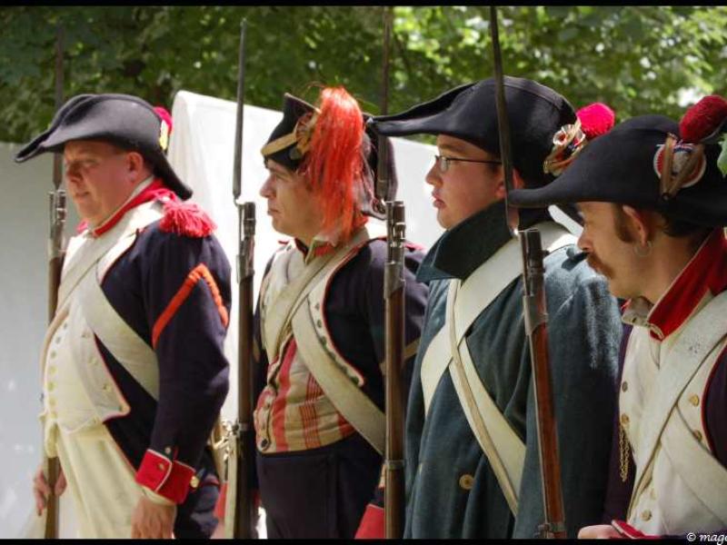 Napoleonic Bivouac в Люксембурге: солдаты в мундирах 1800-х годов