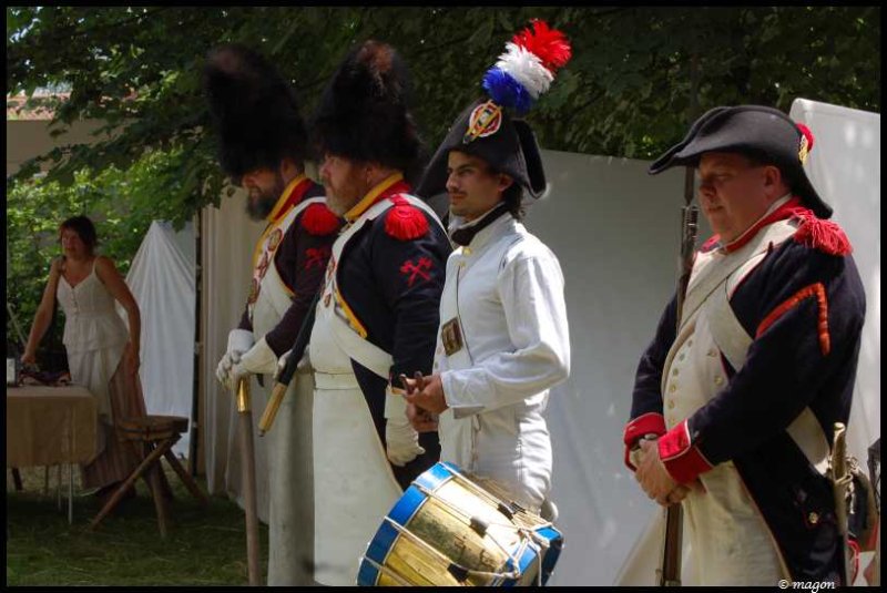 Napoleonic Bivouac в Люксембурге: солдаты в мундирах эпохи Наполеона у палаток