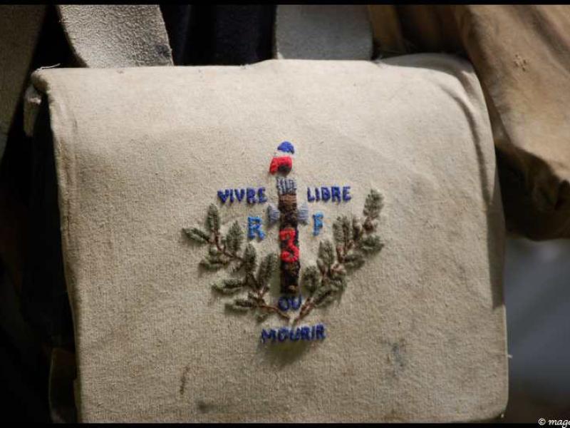 Napoleonic Bivouac в Люксембурге: вышитая сумка с девизом «Vivre ou Mourir»