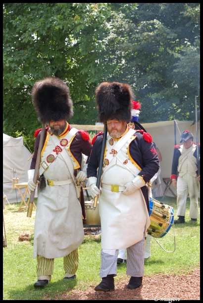 Napoleonic Bivouac в Люксембурге: два барабанщика в шапках-шлемах