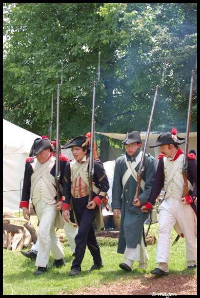Napoleonic Bivouac в Люксембурге: солдаты в мундирах эпохи Наполеона у палаток