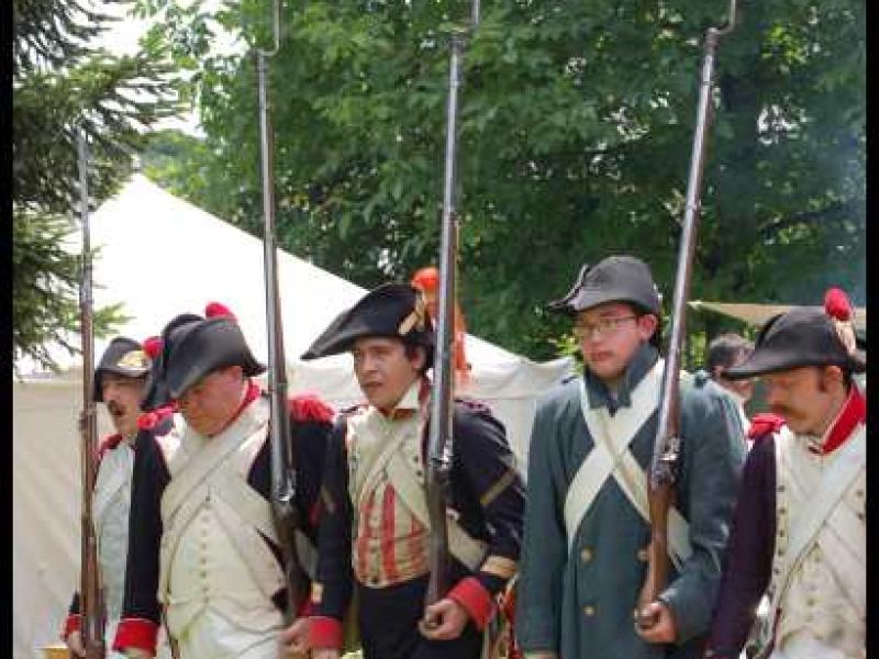 Napoleonic Bivouac в Люксембурге: солдаты в мундирах эпохи наполеоновских войн