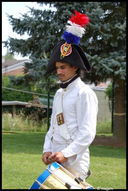 Napoleonic Bivouac в Люксембурге: барабанщик в триколорной шляпе