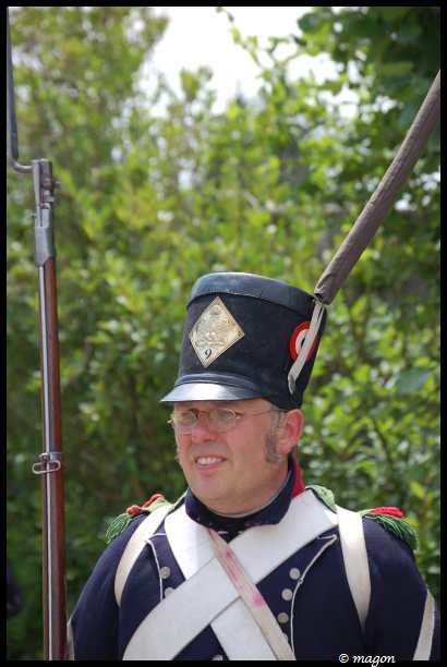 Napoleonic Bivouac в Люксембурге: солдат 9-го полка в фуражке с ромбом